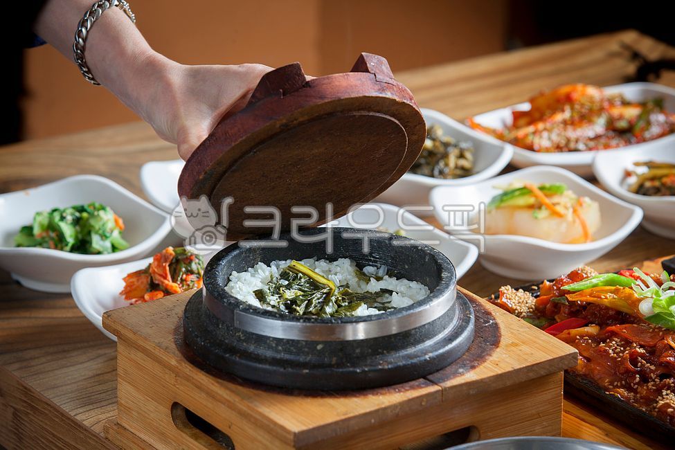 Herbs,restaurant,stone pot rice,Wild greens,Korean traditional food,Gondrena water rice,food,Stone pot vegetable rice,meal,Gondre stone pot rice,Gondrea,Gondre rice,stone pot,healthy food,Wellbeing food,Korean food,nutritious food