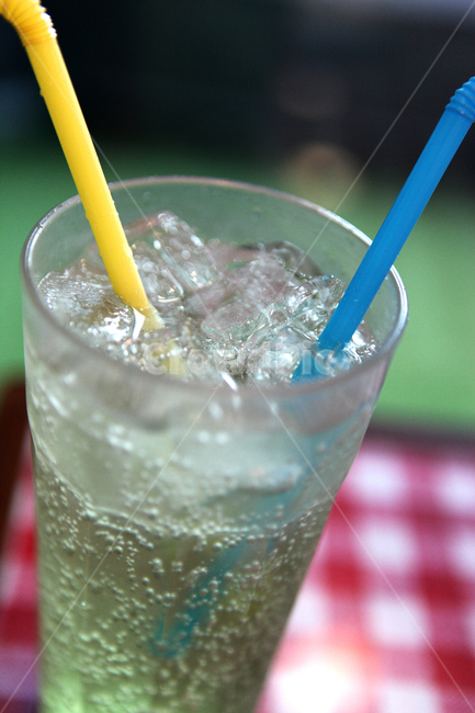 빨대,탄산음료,음료수,시원한,마실것,drink,소다,음주,알코올,soda,음료수,drink,beverage