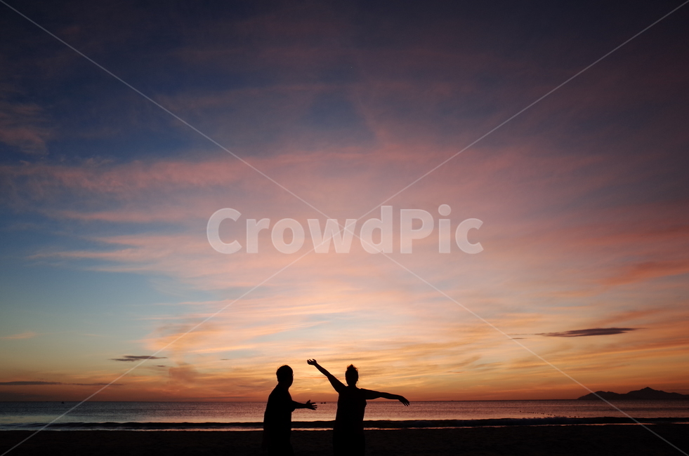 일출,일몰,커플,해변,비치,자연,풍경,nature,landscape,해변,바다,beach,sea,사람,인물,인간,human,person,연인,커플,사랑,lover,couple,인물실루엣,사람실루엣,character silhouette,human silhouette,여행,휴가,traveling,vacation,trip,outdoors,옥외,silhouette,실루엣