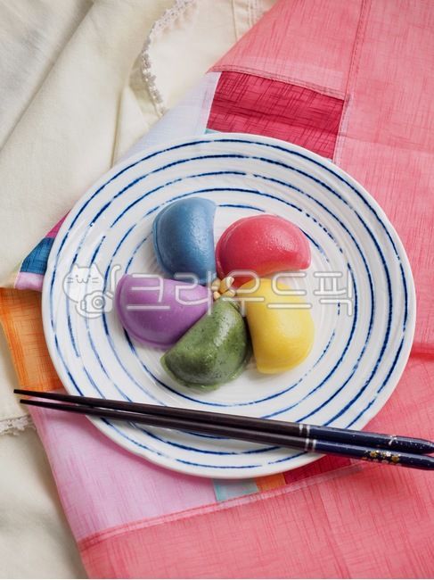 전통음식,한국전통음식,한국음식문화,전통문화,traditionalfood,koreantraditionalfood,koreanfoodculture,traditionalculture,송편,한국음식,식품,한식,한국문화,한국,배경,음식문화,웰빙,문화,아시아,아시아음식,접시,전통,설날,추석,음식,추석음식,설날음식,명절,명절음식,떡,koreanfood,korea,koreanculture,food,background,foodculture,wellbeing,culture,asia,asianfood,dish,tradition,ricecake,음식,식재료,요리,food,cook,meal,dishes,food reserves,색깔,색상,색채,색감,color sense,color sensitivity,feeling of color