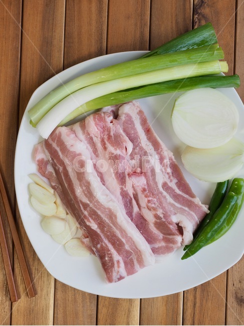 삼겹살,고기,돼지고기,채소,야채,양파,파,마늘,생삼겹살,음식,배경,porkbelly,meat,pork,vegetable,onion,wave,garlic,rawporkbelly,food,background,고추,pepper,음식,식재료,요리,food,cook,meal,dishes,food reserves,육류,고기,meat