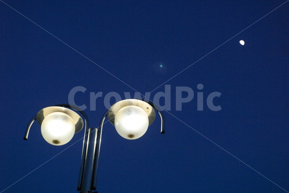 가로등,등,달,하늘,푸름,야경,밤,풍경,nightscape,night,landscape