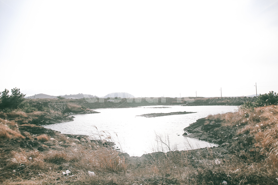 제주,겨울,감성,필름,설산,애월,제주도,자연,바다,산,제주도,jeju,jeju island,land,땅,outdoors,옥외,nature,water,물,shoreline,해안선