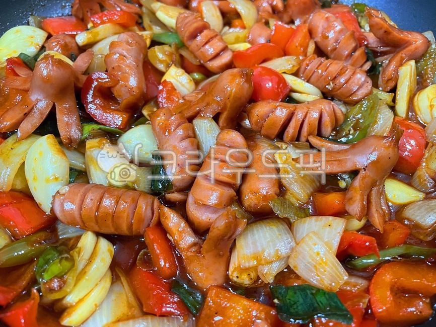 쏘야볶음,쏘야,소세지야채볶음,쏘세지야채볶음,햄볶음,햄,소세지,쏘세지,볶음,비엔나소세지야채볶음,칼집,비엔나쏘세지야채볶음,볶음요리,야채,채소,마늘,양파,청양고추,양념,파프리카,슬라이스마늘,대파,파,음식,요리,식사,식재료,반찬,밥반찬,밥도둑,먹방,seasoning,meal,food,dish,cook