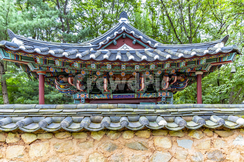 traditional fence,tile roof,tile,tile fence,sperm,Dancheong,building,traditional house,shrine,Korean Folk Village
