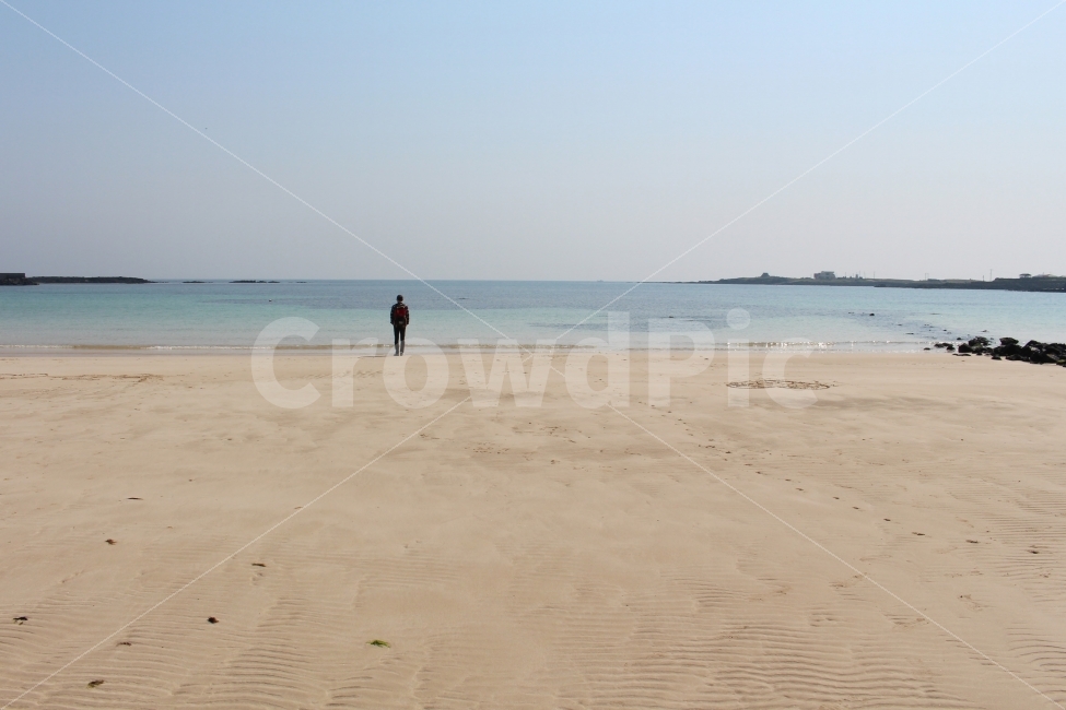 여행,제주도,우도,해변,바다,자연,풍경,nature,landscape,해변,바다,beach,sea,제주도,jeju,jeju island,사람,인물,인간,human,person,water,물,shoreline,해안선,outdoors,옥외,ocean,대양