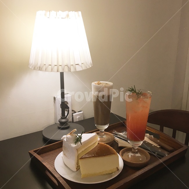 커피,카페,조명,케이크,디저트,음식,식재료,요리,food,cook,meal,dishes,food reserves,디저트,간식,후식,dessert,snack,커피,카페,coffee,cafe