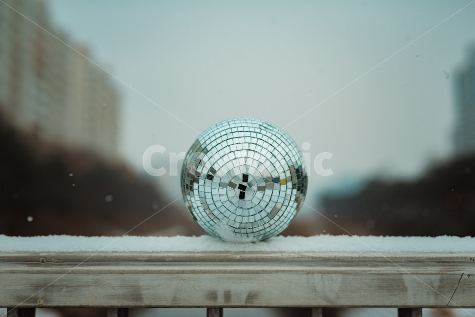 미러볼,눈,겨울,감성사진,니콘,거울,탄천,다리,겨울,계절,winter,season,감성,sensible,feeling,사물,물건,오브젝트,thing,object,matter