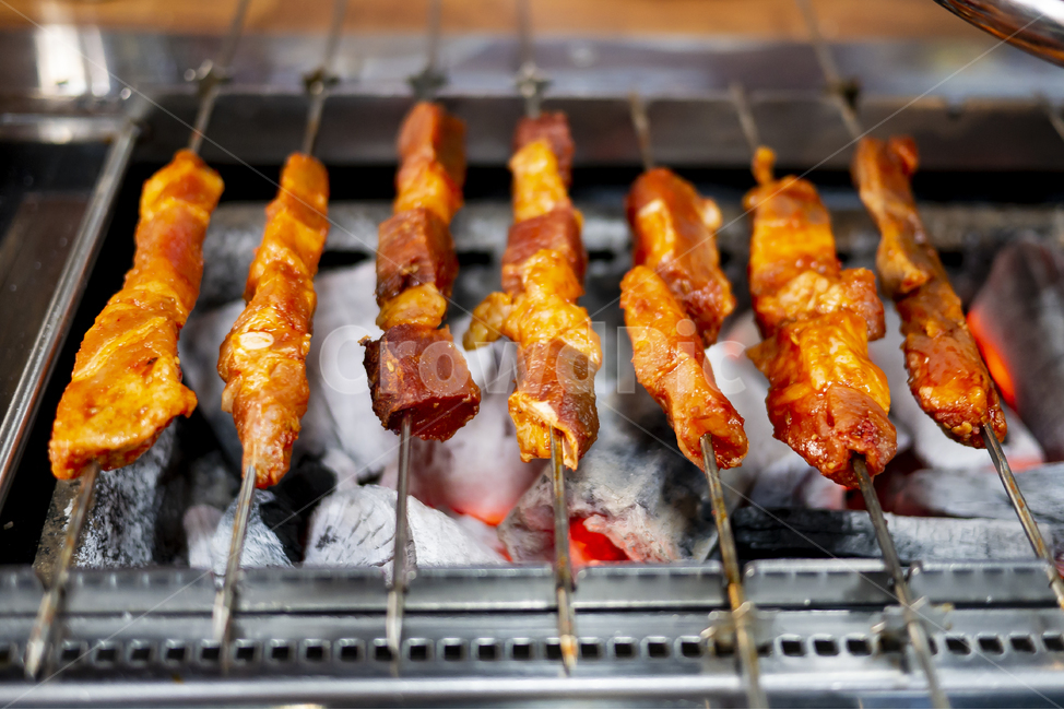 양꼬치,양,고기,숯불,갈비,양념,꼬치,꼬치구이,양꼬치구이,맛있는,고소한,매콤한,생고기,무한리필,숯불고기,꼬챙이,꼬지,양꼬지,양꼬지구이,맛집,레스토랑,중국,중국요리,요리,쫄깃한,불,뜨거운,양구이,음식,식재료,요리,food,cook,meal,dishes,food reserves,육류,고기,meat,중식,중국음식,중화요리,chinese food,chinese dishes,chinese meal,chinese cook
