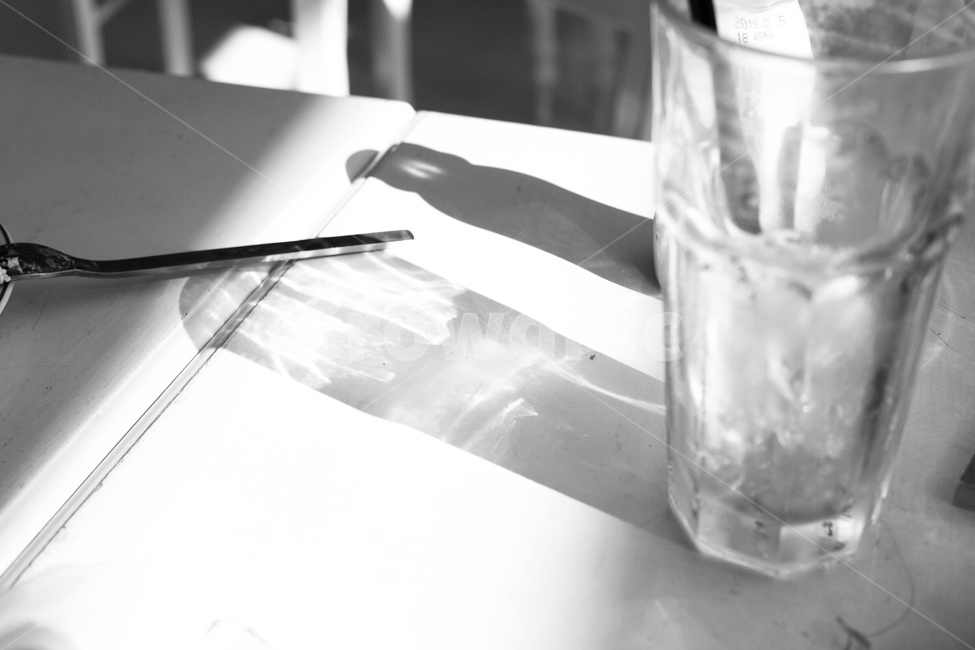 카페,감성,흑백,감성사진,서울,음료수,drink,beverage,감성,sensible,feeling,흑백,모노톤,monochrome,black and white