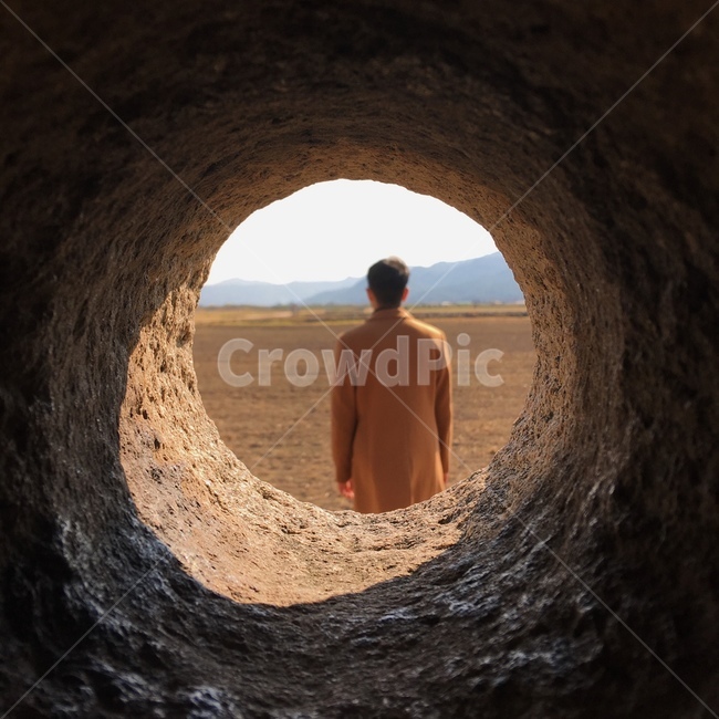 경주,경주여행,풍경,분위기,뒷모습,한국,황룡사지,감성사진,가을,남성,남자,man,male