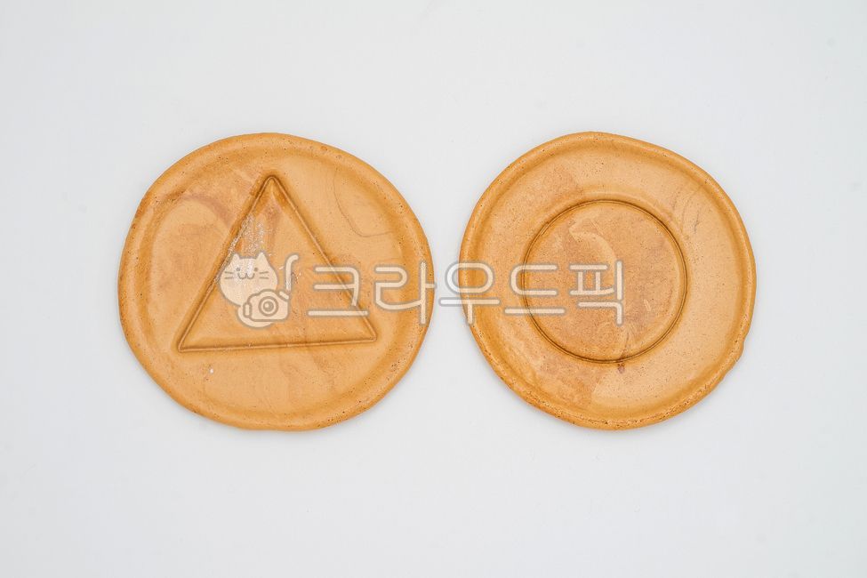 sugar cookie,drawing,circle,snacks,dalgona,triangle