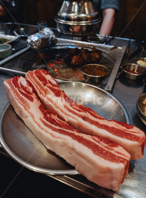 돼지고기,pork,고기,맛집,구이,food,삼겹살,오돌뼈,음식,식재료,요리,food,cook,meal,dishes,food reserves,육류,고기,meat