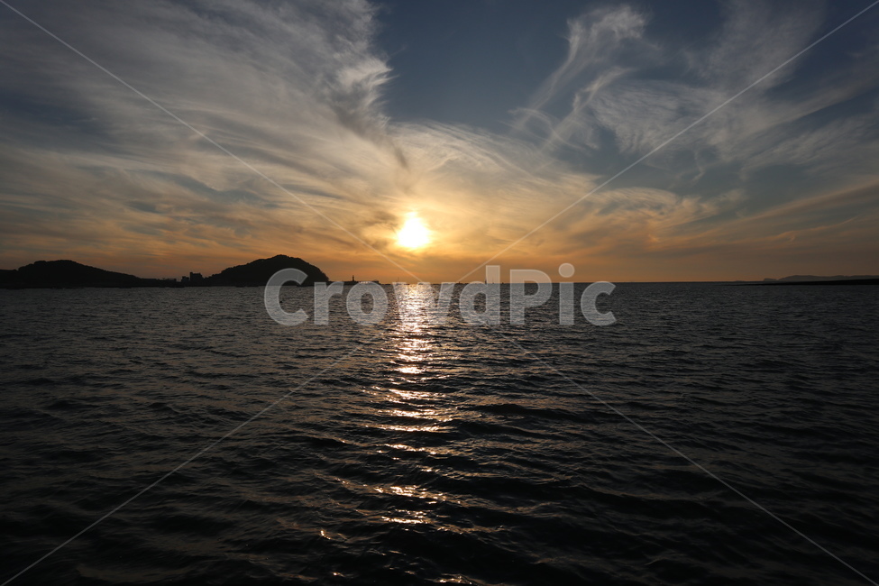 일몰,서해,바다,하늘,구름,석양,노을,자연,풍경,nature,landscape,outdoors,옥외,light,빛,flare,플레어,sunlight,햇빛,dawn,새벽,dusk,황혼,red sky,붉은 하늘,sunset,sky