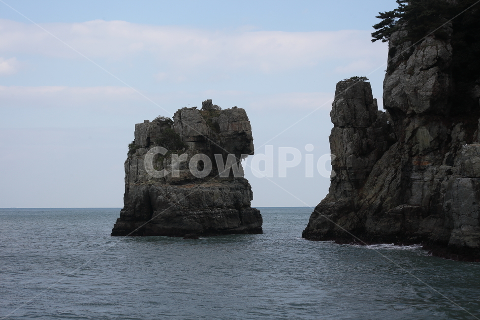 남해바다,사자바위,바위섬,한려해상국립공원,바다,island,자연풍경,거제해금강,자연,풍경,nature,landscape,한국자연풍경,한국자연경관,korea nature landscape,제주도,jeju,jeju island,outdoors,옥외,land,땅,ocean,대양,water,물,sea,shoreline,해안선,coast,연안,cliff,낭떠러지