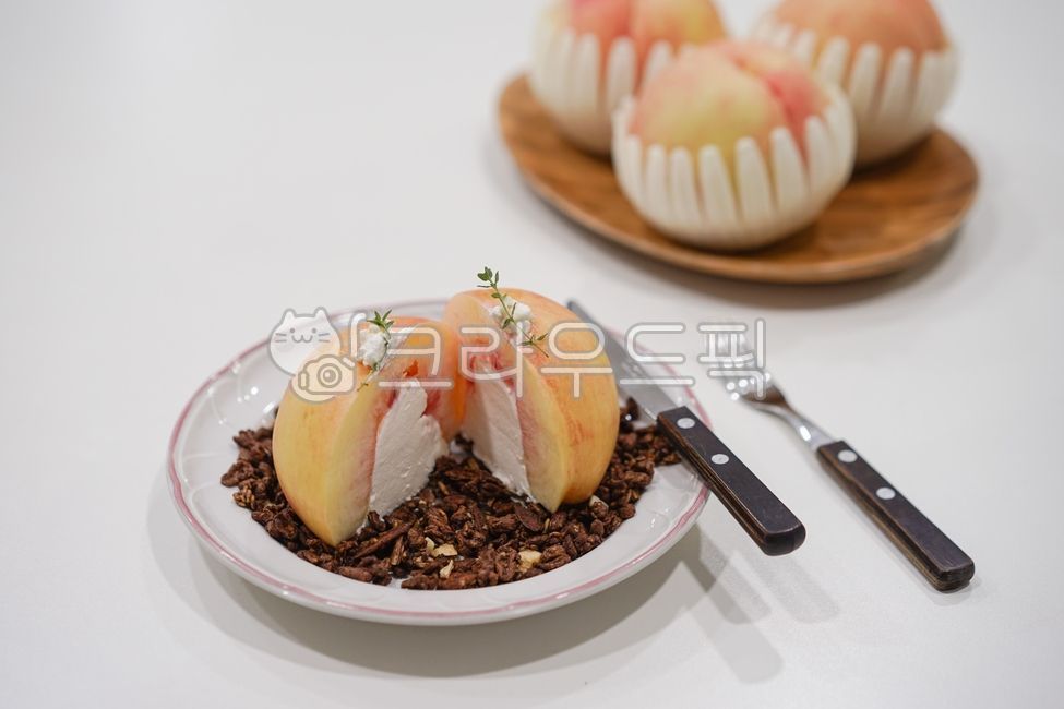 dessert,Greek Momo,snack,fruit,peach,pitch