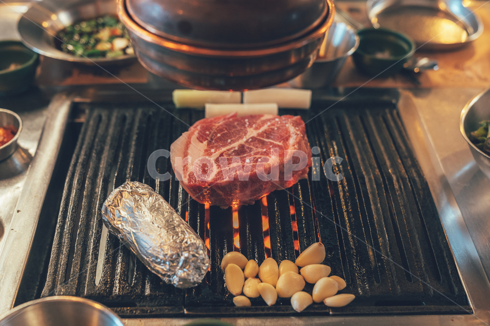 돼지고기,목살,대파,마늘,구이,pork,meal,음식,식재료,요리,food,cook,meal,dishes,food reserves,육류,고기,meat,한식,한국음식,한국요리,korean food,korean dishes,korean meal,korean cook