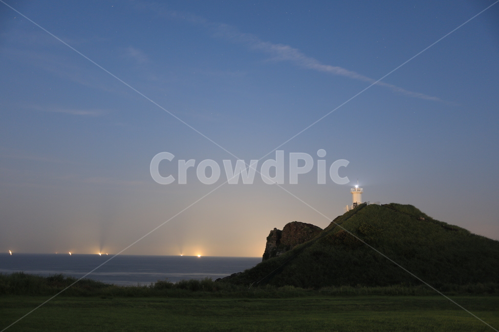 등대,야경,바다,제주,하늘,불빛,sky,nightview,lighthouse,자연,풍경,nature,landscape,한국자연풍경,한국자연경관,korea nature landscape,등대,lighthouse,제주도,jeju,jeju island,야경,밤,nightscape,night,색깔,색상,색채,색감,color sense,color sensitivity,feeling of color,outdoors,옥외,grassland,목초지,field,들