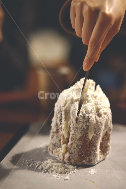 디저트,pandoro,판도르,팡도르,빵,베이커리,밀가루,카페,사람,인물,인간,human,person,신체일부,몸,body,음식,식재료,요리,food,cook,meal,dishes,food reserves,빵,bread,디저트,간식,후식,dessert,snack