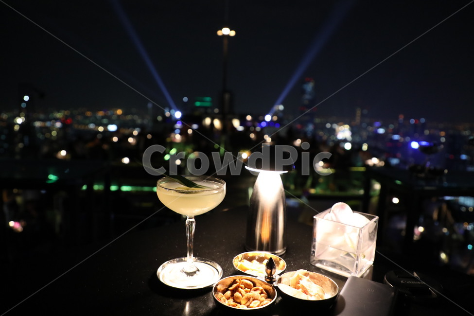 야경,도심속,술,라운지바,밤하늘,밤,기념일,축하,anniversary,congratulation,celebrate,celebration,술,주류,alcohol