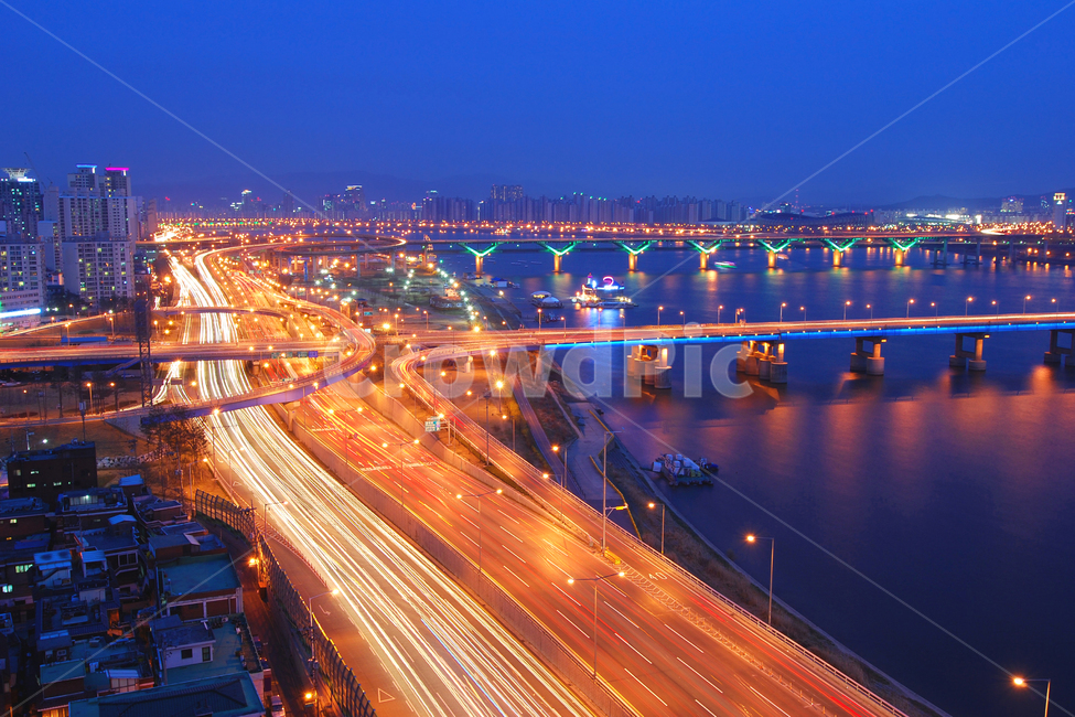한강,도로,야경,교통,풍경,궤적,영동대교,청담대교,선착장,불빛,도시,서울,한국,뚝섬,고수부지,램프,강변,강변도로,강변북로,흐름,조명,유람선,교통수단,야경,밤,풍경,nightscape,night,landscape,도시,city,한국도시풍경,한국도시경관,korea cityscape,교통,교통수단,traffic,transportation,road,freeway,고속 도로