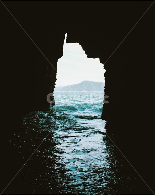 동굴,바다,에메랄드,자연,풍경,아름다움,색감,컬러,nature,산,블랙,black,sea,어두움,밝음,대조,자연,풍경,nature,landscape,outdoors,옥외,ocean,대양,water,물,shoreline,해안선,cave,coast,연안,cove,후미