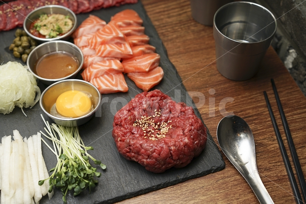 안주,술안주,먹방,먹부림,연어,육회,소주안주,최강,비주얼,맛집,행복,음식,식재료,요리,food,cook,meal,dishes,food reserves,수산물,해산물,fishery products,seafood,육류,고기,meat