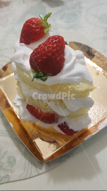 dessert,디저트,whippedcream,딸기케이크,strawberrycake