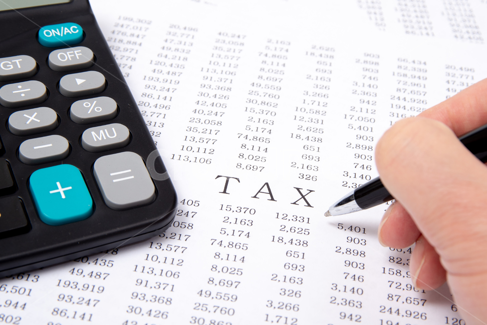 비즈니스,금융,비지니스,세금,tax,숫자,계산기,계산,서식,종이,데이터,경제,회계,예산,경리,세무,비용,정물,데이타,챠트,회계사,개념,컨셉,카피스페이스,카피,스페이스,여백,연말정산,정산,손,남자,볼펜,필기구,쓰기,핸드모션,직장인,소득공제,공제,연말,월급,세무사,세무신고,결산,수입,지출,사람,인물,인간,human,person,신체일부,몸,body,산업,industry,industrial,금융,돈,finance,banking,money