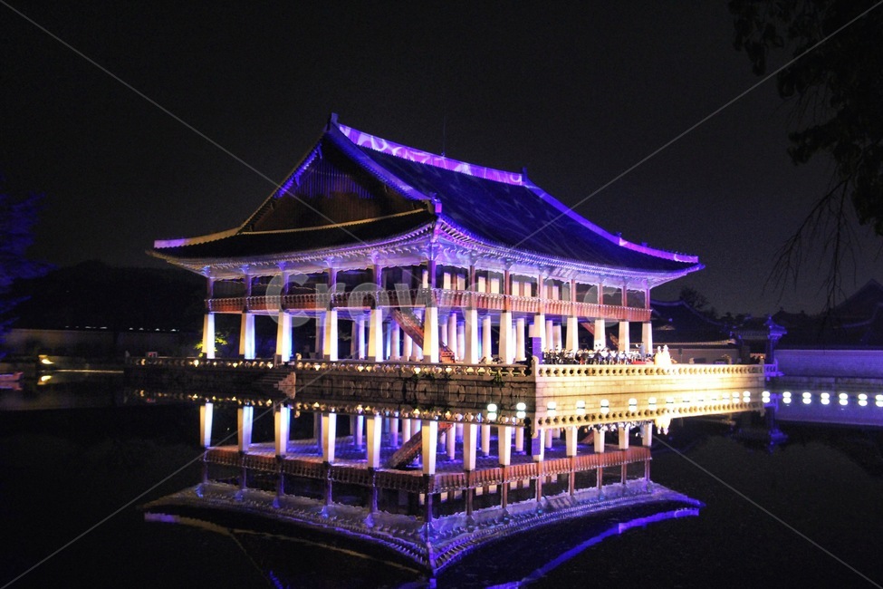 경복궁,기와집,한옥,관광명소,touristattraction,gyeongbokgungpalace,palace,korea,historical,traditional,moon,sky,서울,하늘,야경,밤,풍경,nightscape,night,landscape,한국전통,한국문화,korean traditional,korean culture,랜드마크,landmark,tourist attraction,한국랜드마크,한국관광지,한국명소,korea landmark,korea tourist attraction,건축물,건물외관,exterior,building,structure,architecture,construction,건물