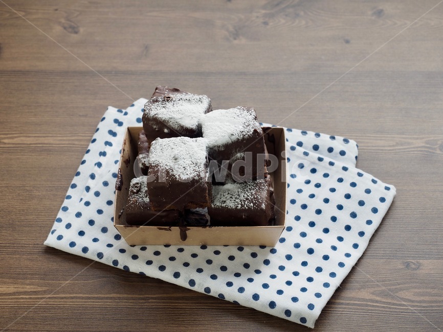 초콜릿,케이크,사각,빵,제과,제빵,초코케이크,초코브라운,간식,디져트,슈가파우다,chocolate,cake,square,bread,confectionery,baking,chocolatecake,chocolatebrown,snack,dessert,sugarpowder,디저트,간식,후식,dessert,snack
