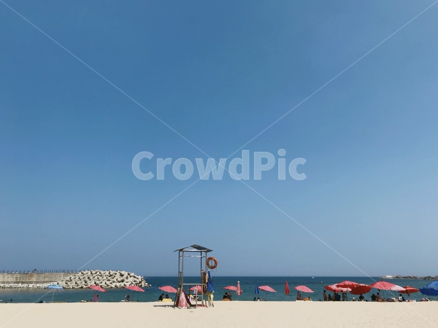 동해바다,바다,해수욕장,해변,파라솔,감성,푸른,자연,하늘,여름,summer,풍경,강원도,속초,사람,힐링,여유,인간,휴가,sea,beach,nature,feeling,동해,해변,바다,beach,sea