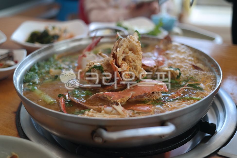 hot pot,restaurant,crab soup,food