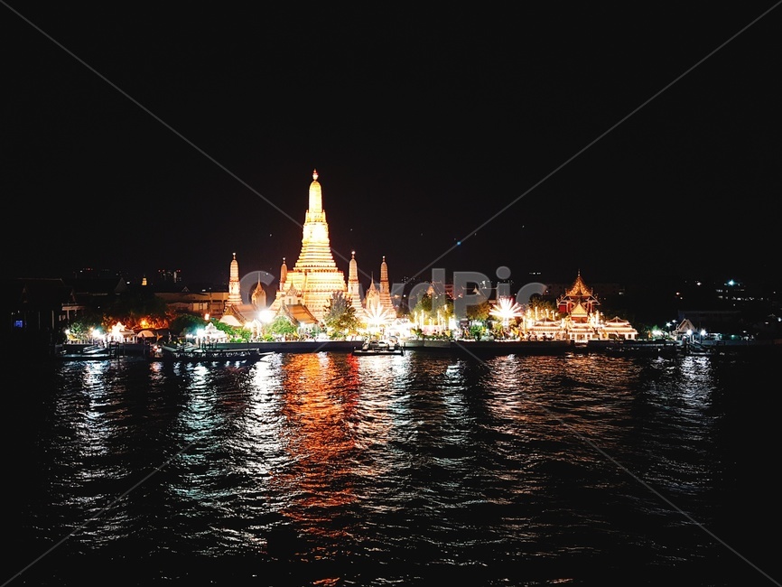 방콕,야경,풍경,휴가,불빛,야경,밤,풍경,nightscape,night,landscape,랜드마크,landmark,tourist attraction,해외,외국,세계,foreign,oversea,world,세계랜드마크,해외랜드마크,외국랜드마크,world landmark,world tourist attraction,건축물,건물외관,exterior,building,structure,architecture,construction,건물,steeple,뾰족한 탑,tower,탑,spire,첨탑