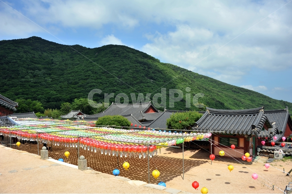절,사찰,한옥,불교,부처님오신날,신앙,믿음,기도,한국사찰,부산사찰,건축,기와,종교,붓다,한국전통,범어사,한국전통,한국문화,korean traditional,korean culture,종교,신앙,religion,belief,faith,축제,행사,festival,carnival,event,기념일,축하,anniversary,congratulation,celebrate,celebration