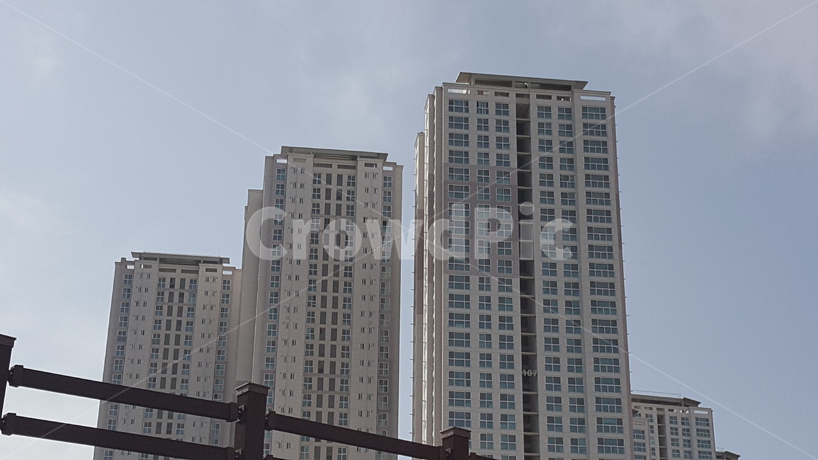 건물,아파트,자연,고층,빌딩,건축,하늘,조화,어울림,도시,풍경,city,landscape,한국도시풍경,한국도시경관,korea cityscape,건축물,건물외관,exterior,building,structure,architecture,construction,office building,사무실 건물,town,urban,어반,high rise,고층 건물,시티