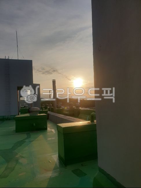 옥상,노을,태양,초록색,floor,자연,flare,햇빛,플레어,outdoors,flooring,옥외,light,빛,sky,바닥,nature,하늘,sunlight