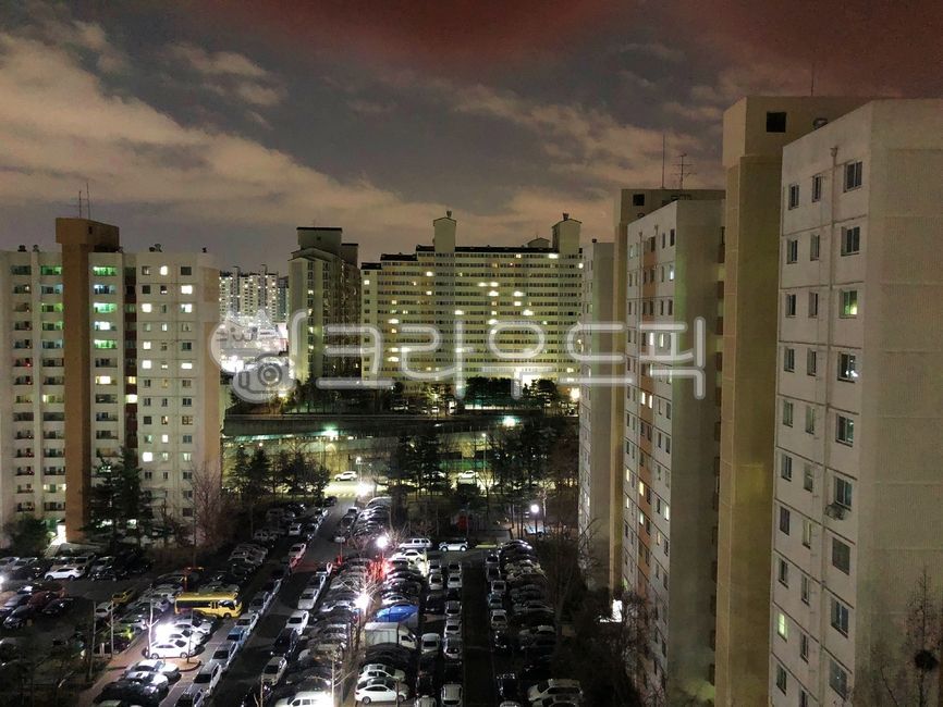 night view,residential area,cowboy,city,real estate,dwelling,mokdong,building,Apartment complex,complex,road name,cityscape,high rise building,apartment