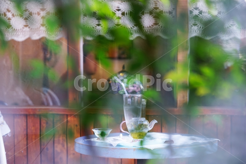 찻잔,쥬스잔,유리잔,잔,테이블,작은테이블,카페,커피,카페,coffee,cafe,감성,sensible,feeling