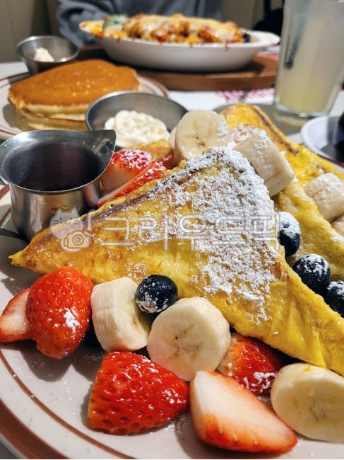 waffle,French Toast,brunch,fruit,pancake