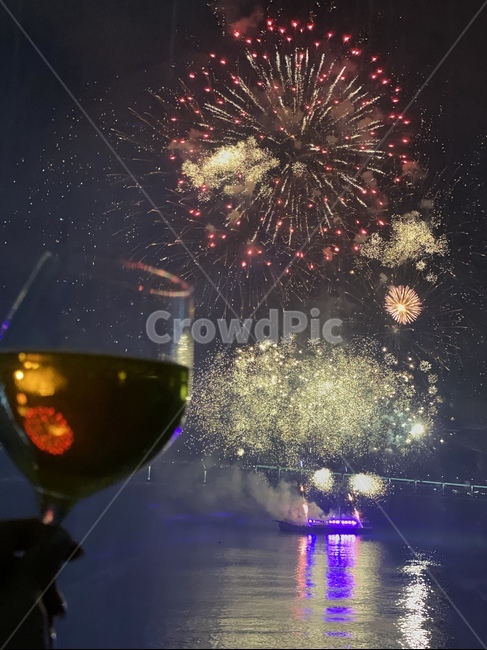 와인,와인잔,축제,불꽃축제,불꽃,파티,야경,부산밤바다,야경,밤,풍경,nightscape,night,landscape,기념일,축하,anniversary,congratulation,celebrate,celebration,술,주류,alcohol