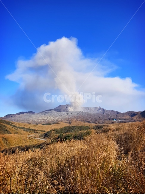 아소산,화산,화산폭발,갈대,산,하늘,구름,일본,자연,활화산,가을,nature,aso,mountaso,mountain,volcano,화산섬,volcanicisland,volcaniceruption,reed,sky,cloud,activevolcano,japan,fall,autumn,아소,큐슈,규슈,쿠마모토,구마모토,아소산국립공원,아소쿠주국립공원,아소지질공원,kiushu,kyushu,kumamoto,asogeopark,overseascountry