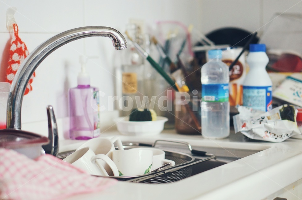 설거지,dishes,싱크대,부엌,sink,수도꼭지,faucet,주방,키친,부엌,주방용품,요리도구,kitchen,kitchenware,cookroom,cookingutensil