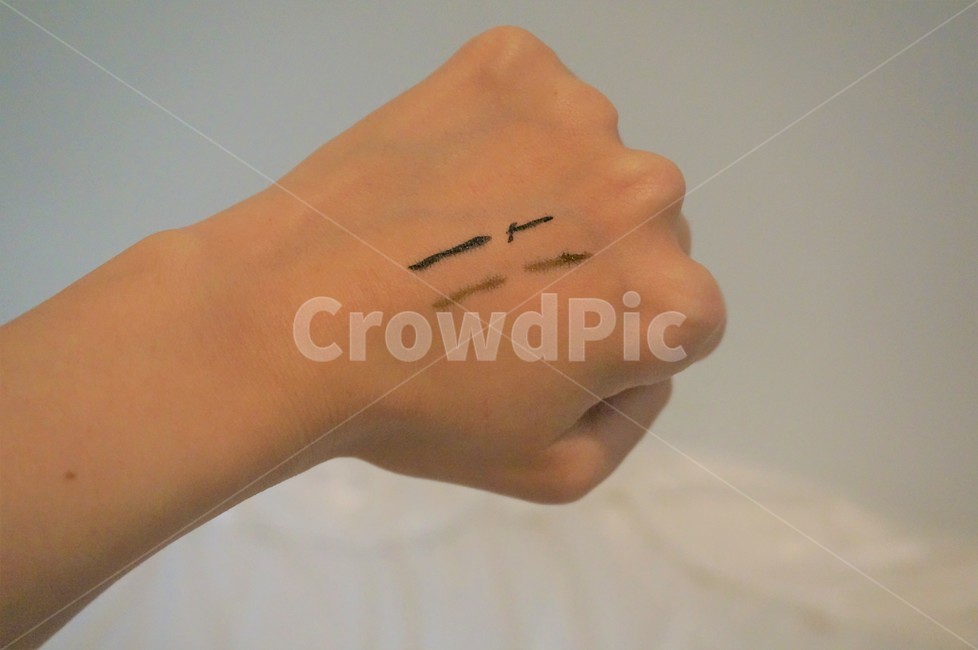 손,hand,미용,아이라이너,화장품,뷰티,eyeliner,makeup