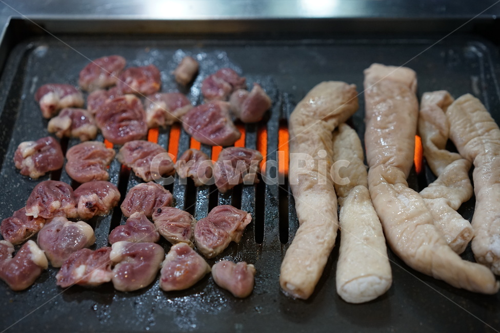 막창,염통,고기,육류,불판,고깃집,돼지막창,막창집,내장,한국음식,음식,식재료,요리,food,cook,meal,dishes,food reserves,육류,고기,meat,한식,한국음식,한국요리,korean food,korean dishes,korean meal,korean cook