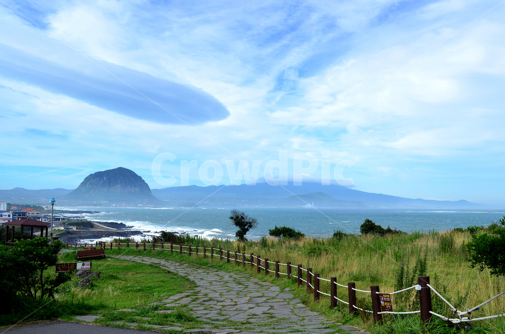 제주도,송악산,산방산,한라산,길,등산,등산로,산책로,맑은,날씨,시원한,여름,하늘,구름,파란,푸른,초록,자연,풍경,경치,아름다운,관광지,예쁜,멋있는,그림,조화,풍요,여유,낮,명소,추천,좋은,바탕화면,배경,바탕,넓은,수평,수평선,바다,하모니,nature,outdoors,자연,풍경,nature,landscape,한국자연풍경,한국자연경관,korea nature landscape,제주도,jeju,jeju island