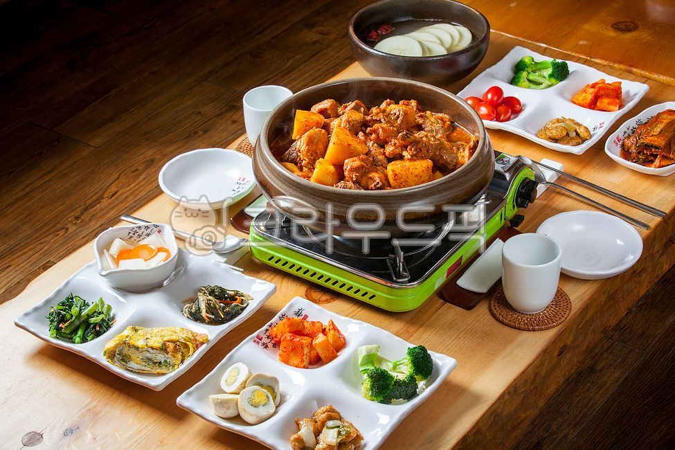 Spoon holder,chicken,Chicken dishes,fruit,restaurant,Chicken doritang,Korean,Native Chicken Bokkeumtang,Korean traditional food,vegetable,food,Spicy Chicken Soup,meal,potato,Native chicken,Korean food,Dongchimi,traditional food,Dak bokkeumtang