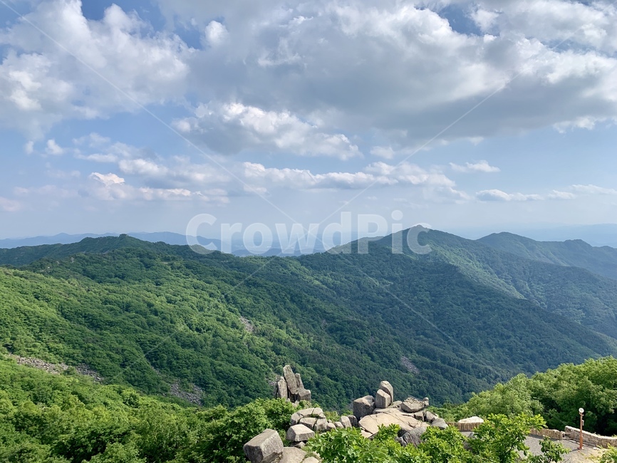 산,mountain,산정상,나무,하늘,구름,꼭대기