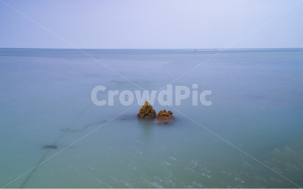 tide,sky,shape,spray,nature,island,Hat Rock,Baeksu Coastal Road,cobalt,water,rocky island,summer,rock,Beach,ocean,Yeonggwanggun,background,sight,season,Mt Geumgang,Baeksu Beach