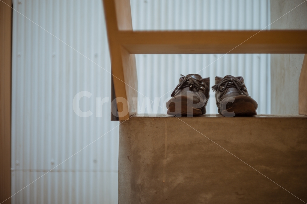 도약,휴식,쉼,층계,구두,운동화,편안함,안정감,shoes,stairs,rest,comfortable,stability,사물,물건,오브젝트,thing,object,matter